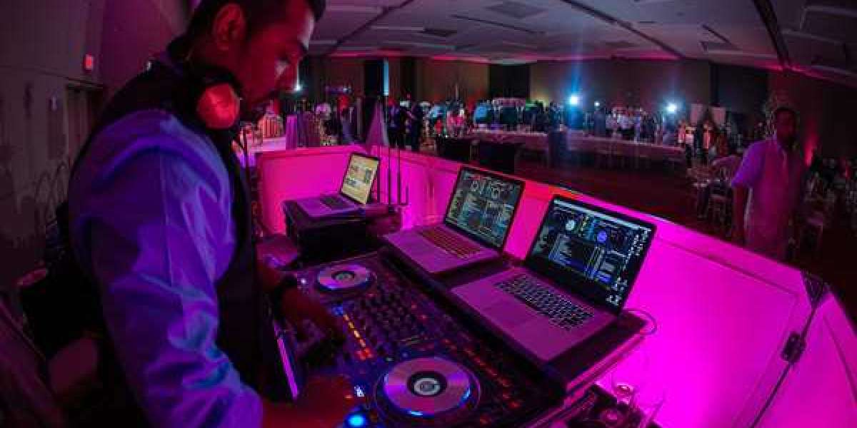 How to pick the perfect wedding DJ