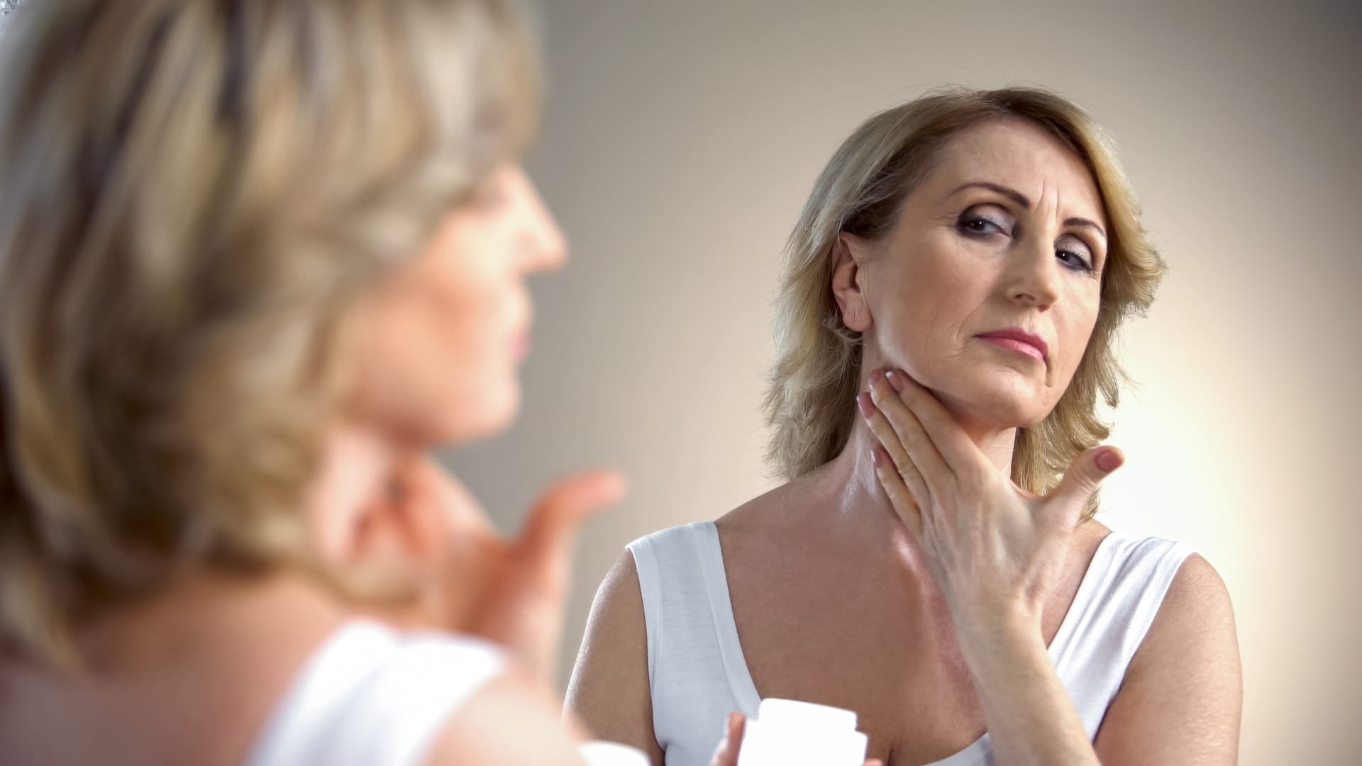 How to tighten neck skin |  DAILY GLAM TIPS
