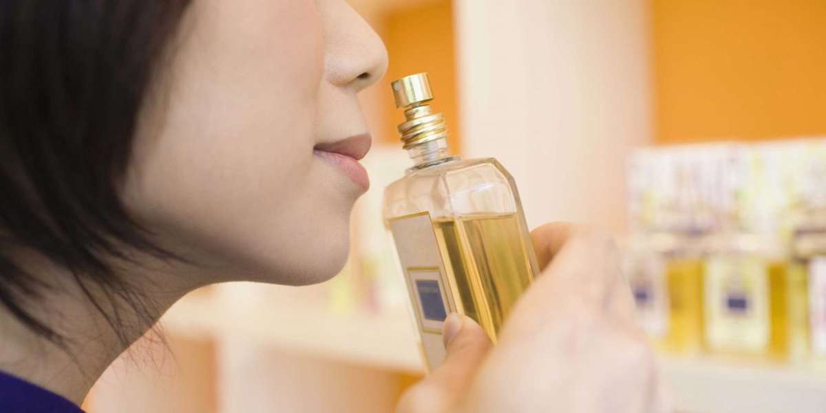 Skin Chemistry is Key: Why Perfume Smells Different on Everyone