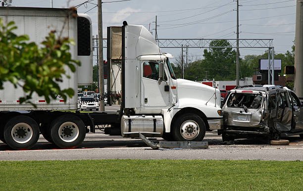 18 Wheeler Truck Accident Lawyer in Houston – Orange Law - Orange Law