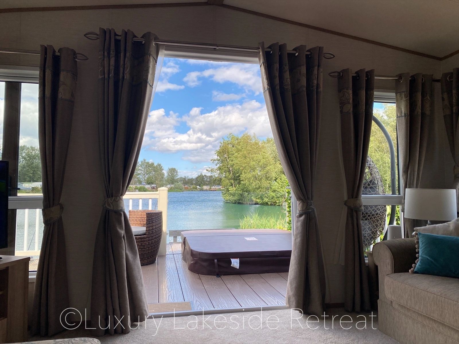 Luxury Lakeside Retreat - Luxury Lodge Tattershall Lakes, Fishing Holidays Tattershall, Osprey Tattershall Lakes